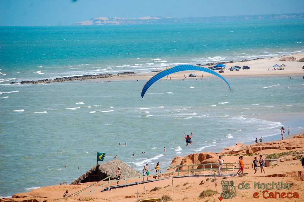 Voo de parapente em Canoa Quebrada - Ceará