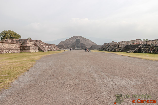 Complexo praticamente vazio pela manhã. Teotihuacan - vazio