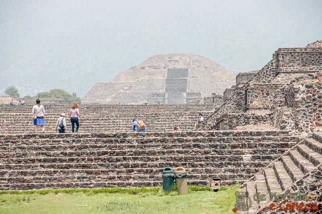 Vista a partir da Calzada de los Muertos.