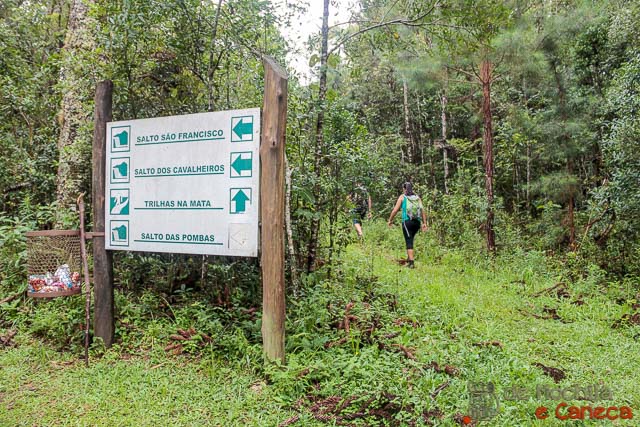 Início da trilha para a base da cachoeira.