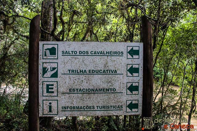 Sinalização na trilha. Sinalização na trilha.