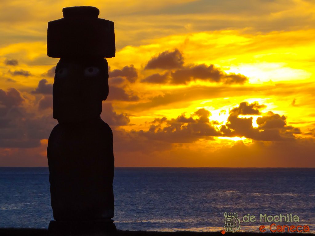 O pôr do sol mais bonito da Ilha de Pascoa Por do Sol mais bonito da ilha de pascoa- Moai
