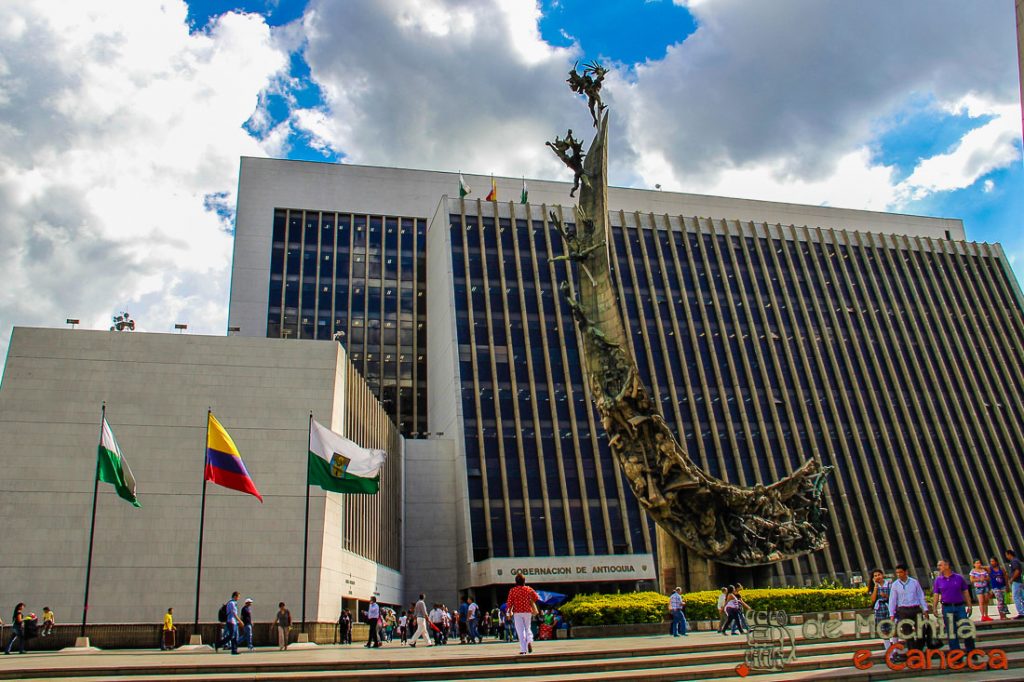 Monumento de Homenage a La Raza - Medellin O que fazer em Medellin