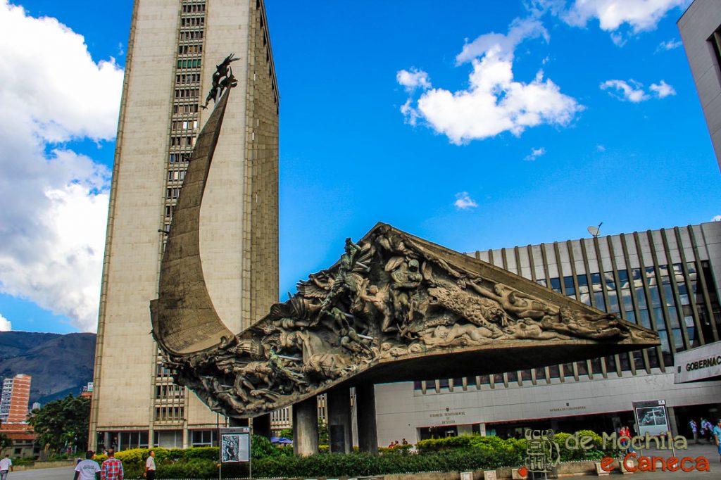 Monumento de Homenage a La Raza - Medellin O que fazer em Medellin