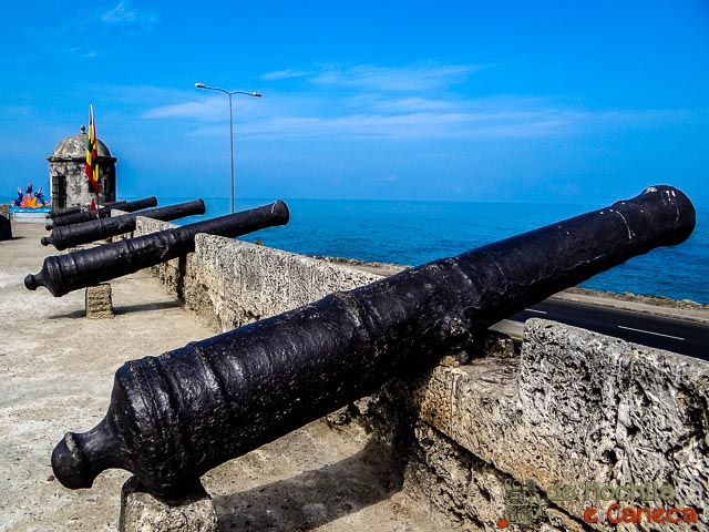 Canhões nas muralhas de Cartagena de Indias Colombia
