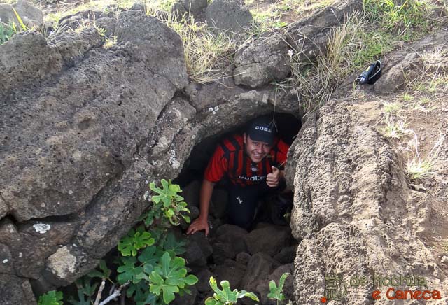 Entrada da Caverna Ana Kakenga. Cavernas da Ilha do Páscoa-4