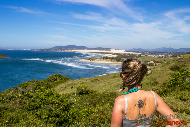Trilha que vai da Praia do Rosa até a Praia do Luz Trilha que vai da Praia do Rosa até a Praia do Luz