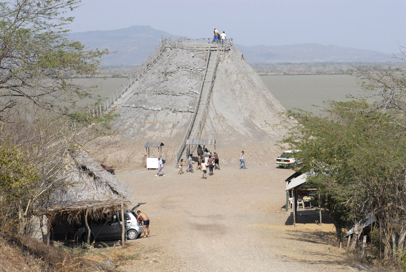 fazer fora da cidade murada de Cartagena - Vulcão Totuno