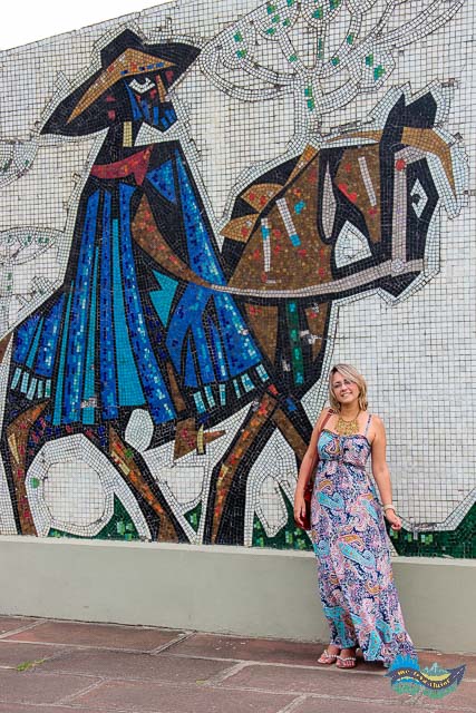 Homenagem aos tropeiros na entrada da cidade.