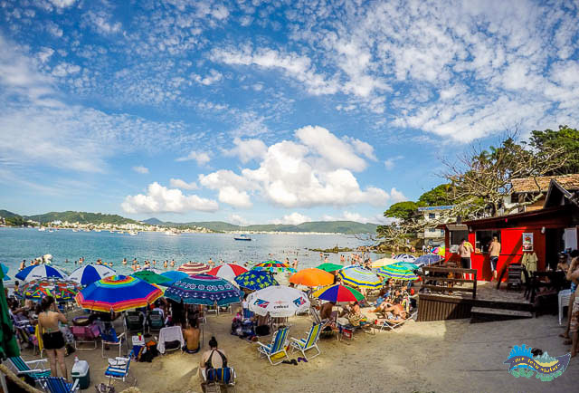 9h da manhã a praia já costuma ficar cheia. 9h da manhã a praia já costuma ficar cheia.