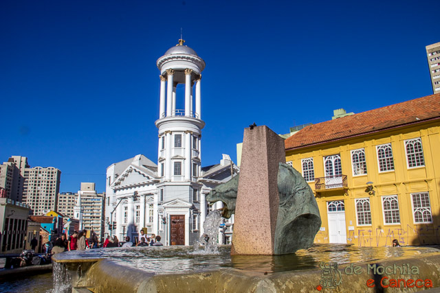 atrativos imperdíveis de Curitiba-Chafariz do Cavalo babão - Largo da Ordem 