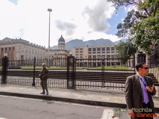 Centro Hist&oacute;rico de Bogot&aacute;-Seguran&ccedil;a no Pal&aacute;cio de Nari&ntilde;o. 