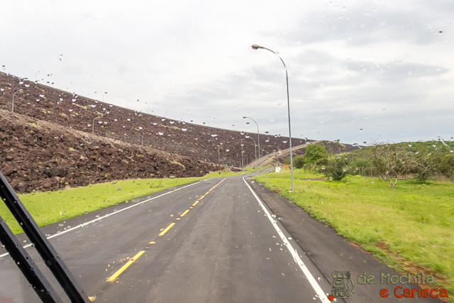 Usina Binacional de Itaipu pelo lado Paraguaio-chuva
