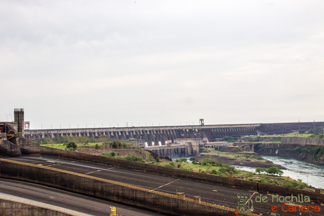 Usina Binacional de Itaipu - panorâmica lado paraguaio