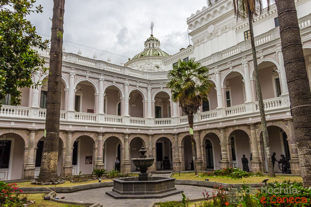 Free Walking Tour em Quito Edificio colonial em Quito