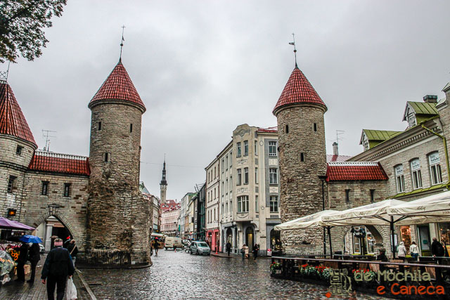 Chegando ao Centro Histórico de Tallinn. Centro Histórico de Tallinn-Talin