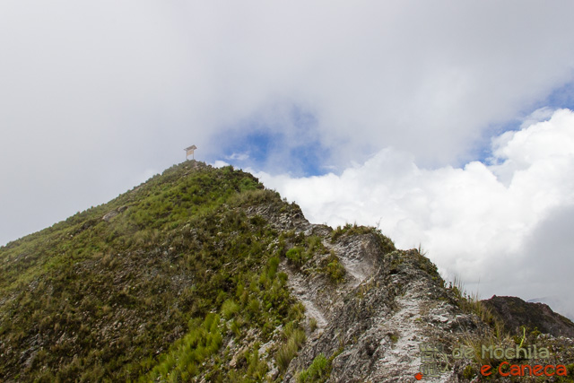 trilha que contorna a cratera do Vulcão Quilotoa-Monte Juyende