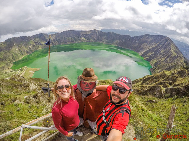 trilha que contorna a cratera do Vulcão Quilotoa