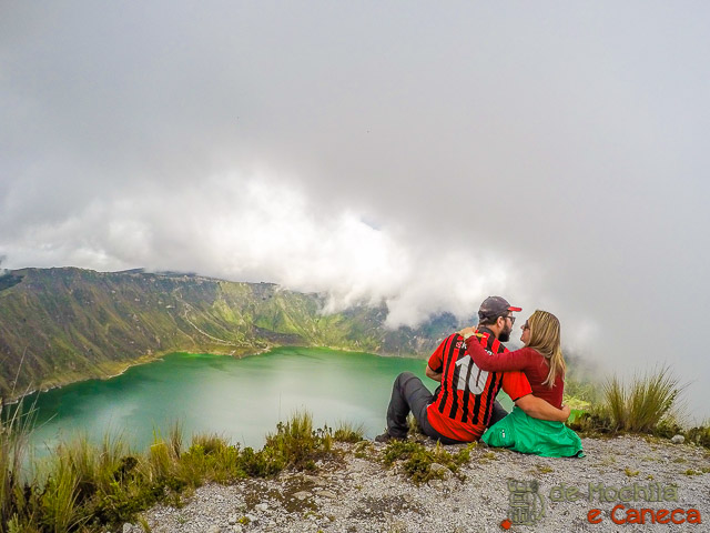 trilha que contorna a cratera do Vulcão Quilotoa