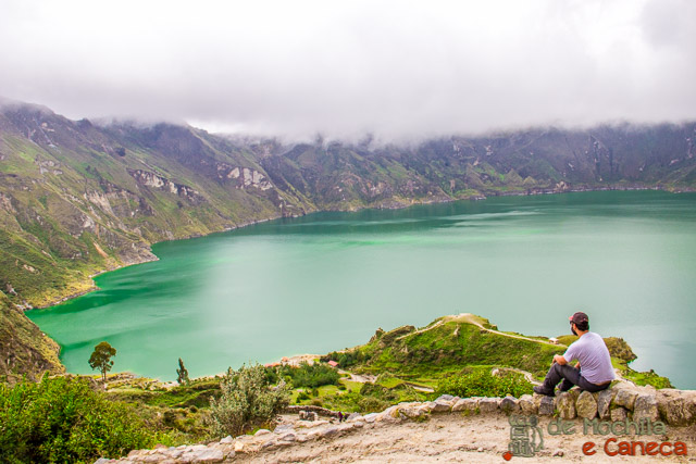 trilha que contorna a cratera do Vulcão Quilotoa