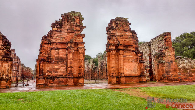 O portal principal da igreja de San Ignácio Mini. 