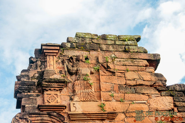 Detalhes da arquitetura barroco-guarani. 