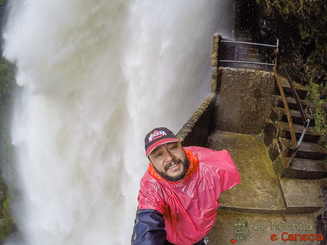 Bem pertinho da cachoeira. Bem pertinho da cachoeira.