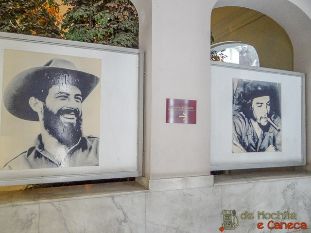Ícones da revolução cubana - Camilo Cienfuegos e Che Guevara. Ícones da revolução cubana - Camilo Cienfuegos e Che Guevara. Museu da Revolução - Museo de la Revolución.