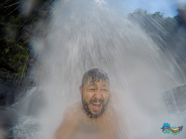Aquele banho gelado da Cachoeira da Mariquinha. Aquele banho gelado da Cachoeira da Mariquinha.