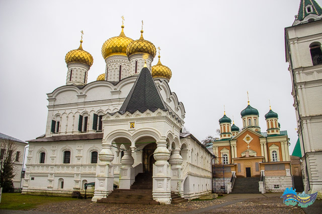 Monastério de Ipatiev Monastério de Ipatiev - Kostroma