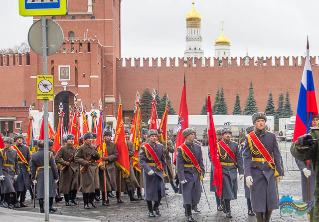 Praça Vermelha - Desfile em homenagem à lendária parada militar de 1941. Praça Vermelha - Desfile em homenagem à lendária parada militar de 1941.