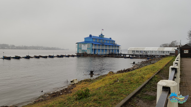 Kostroma Kostroma - Hotel no rio Volga.