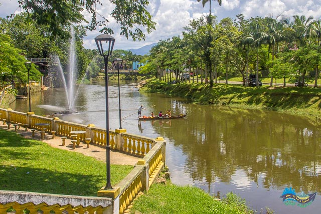 Passeio de barco no Rio Nhundiaquara. Rio Nhundiaquara - passeio de barco.