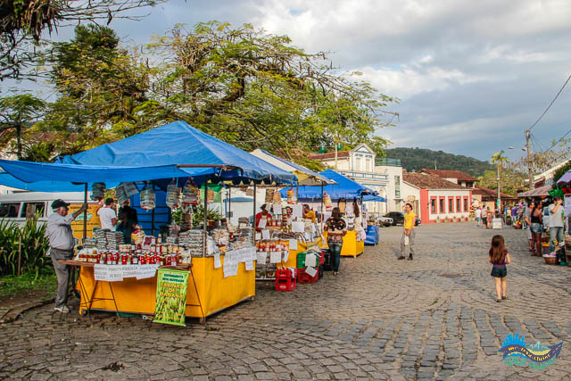 Largo Dr. José dos Santos Pereira Andrade Ruas de Morretes.