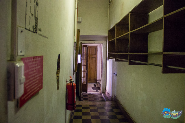 Azulejo preto e branco - Casa de tortura. 