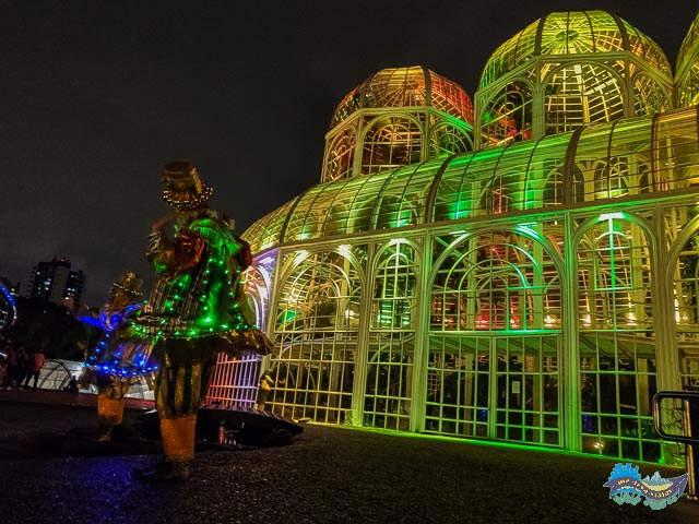 Estufa Musical do Jardim Botânico Estufa Musical do Jardim Botânico toda iluminada com dançarinos