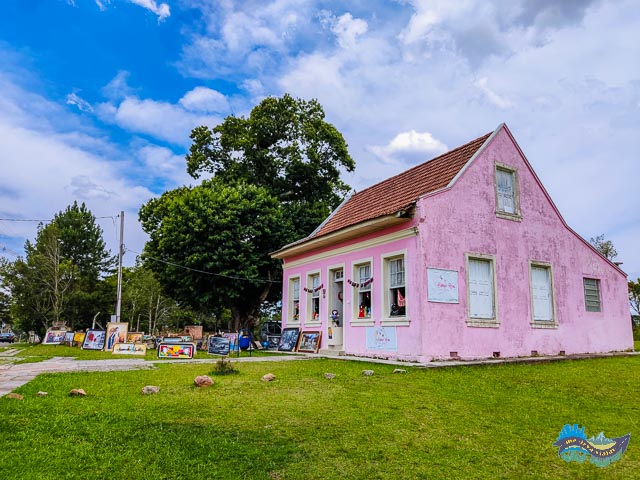 Loja de artesanatos - Colônia Mergulhão. 
