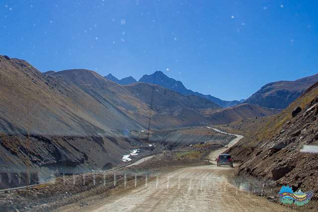 Estrada que vai ao Embalse el Yeso. 