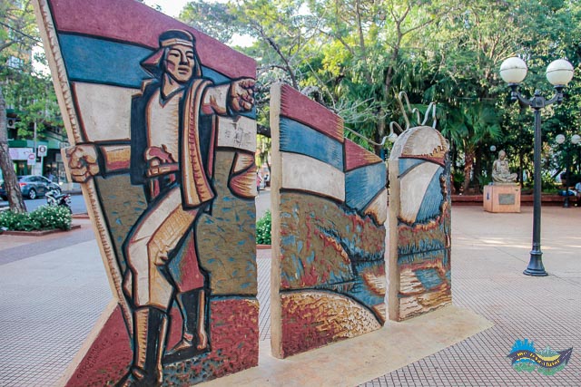 Monumento al general Andresito Guazurarí. Posadas - Argentina