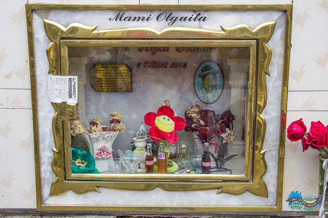 Enfeites no tumulo. Enfeites no tumulo.