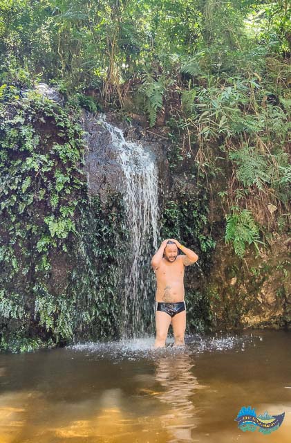 Relaxando e recuperando as energias na cascata. Relaxando e recuperando as energias na cascata.