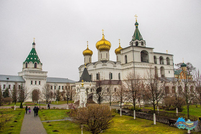 Mosteiro de Ipatiev Mosteiro de Ipatiev - Kostroma
