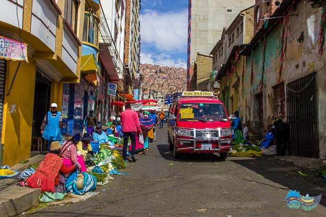 Comércio informal de rua em La Paz. Comércio informal de rua em La Paz.