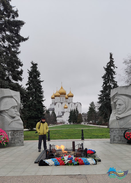 O que fazer em Yaroslavl O que fazer em Yaroslavl - Catedral e Chama eterna.