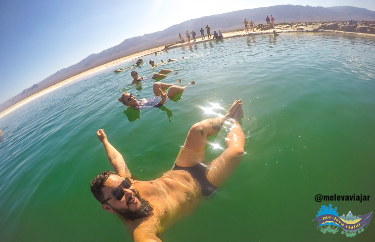 Lagunas Escondidas de Baltinache - Boiando na água salgada.