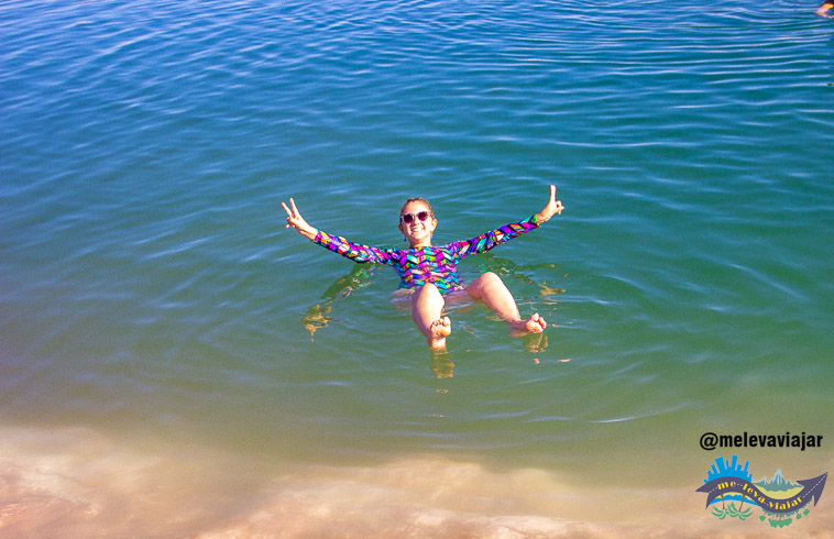 Boaiando na Lagoa salgada no Atacama