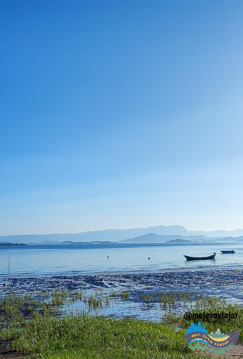 Vista da Baía de Paranaguá a partir da Ilha do Amparo.